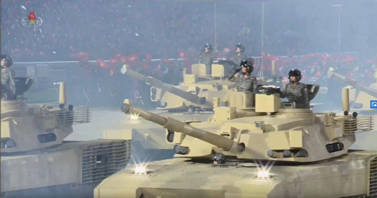 俄罗斯军事专家分析朝鲜阅兵展示的新型坦克为什么像T‘xingkong体育官网登录’(图3)
俄罗斯军事专家分析朝鲜阅兵展示的新型坦克为什么像T‘xingkong体育官网登录’(图3)