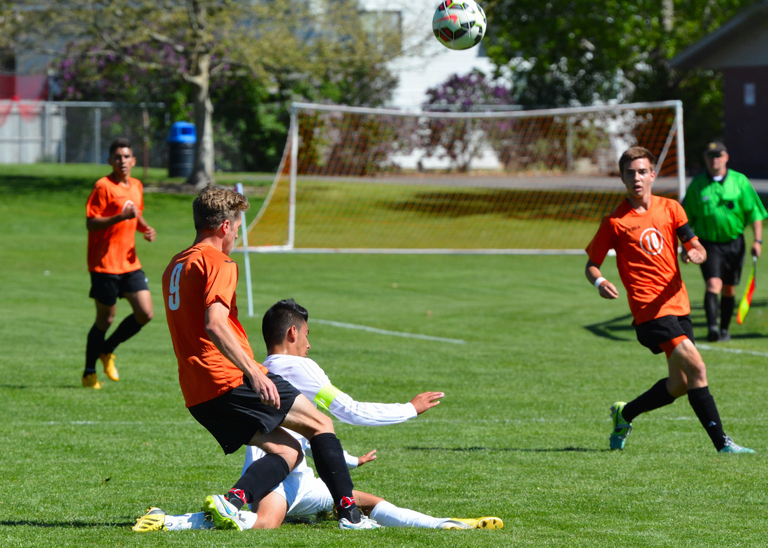 星空官网登录-中国海军装备的歼轰7A与空军装备的究竟有何不一样(图2) 星空官网登录