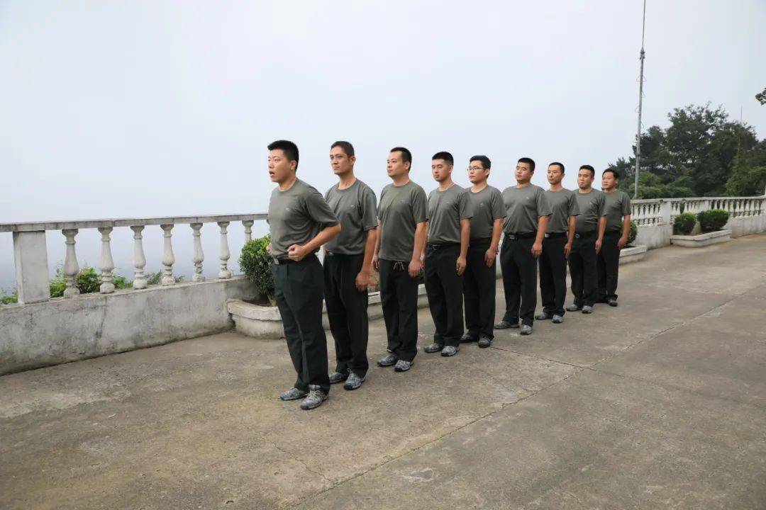 ‘星空体育官网’
穿上戎衣当回“兵” “军事日”里悟使命~(图10)