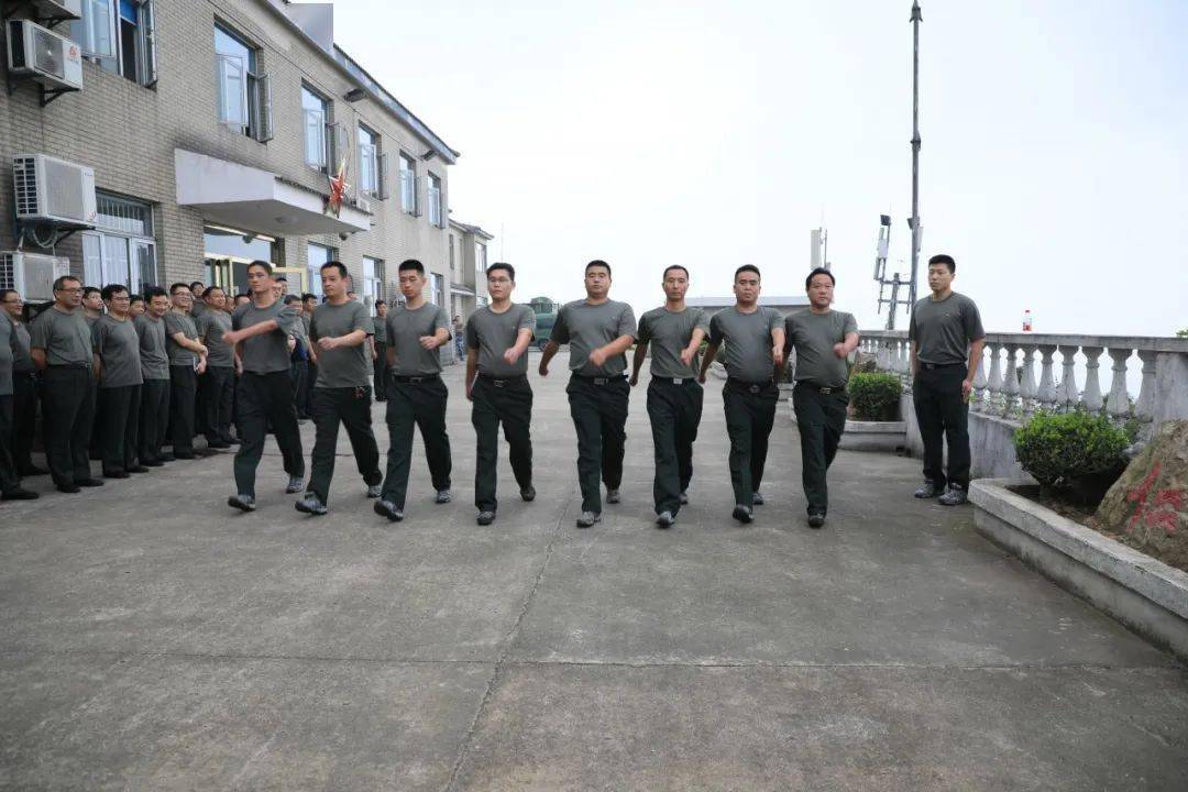 ‘星空体育官网’
穿上戎衣当回“兵” “军事日”里悟使命~(图11)