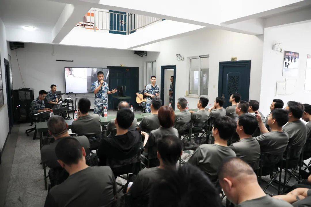 ‘星空体育官网’
穿上戎衣当回“兵” “军事日”里悟使命~(图14)